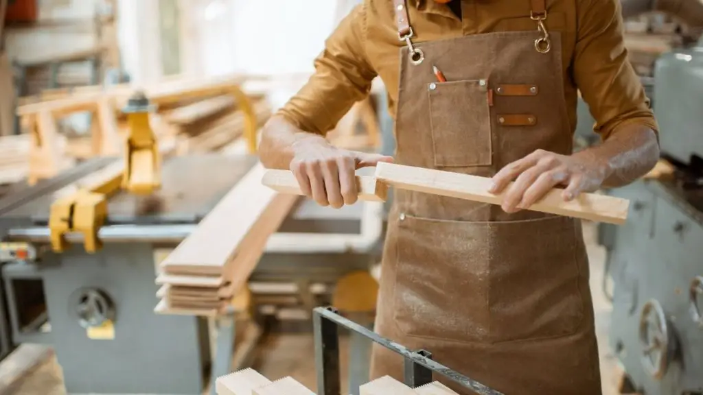 how to remove sawdust from clothes